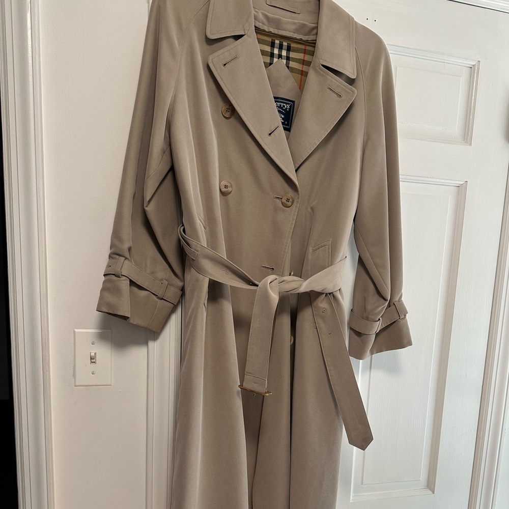 Classic Burberry Trench Coat with liner
